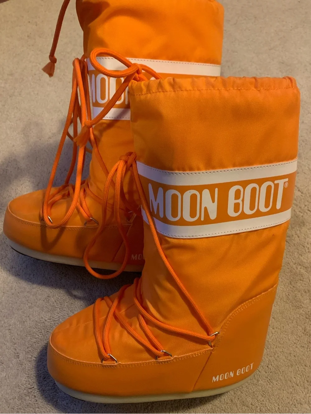 NWOT Moon Boot Icon Nylon yWomen's Boots Sunny Orange